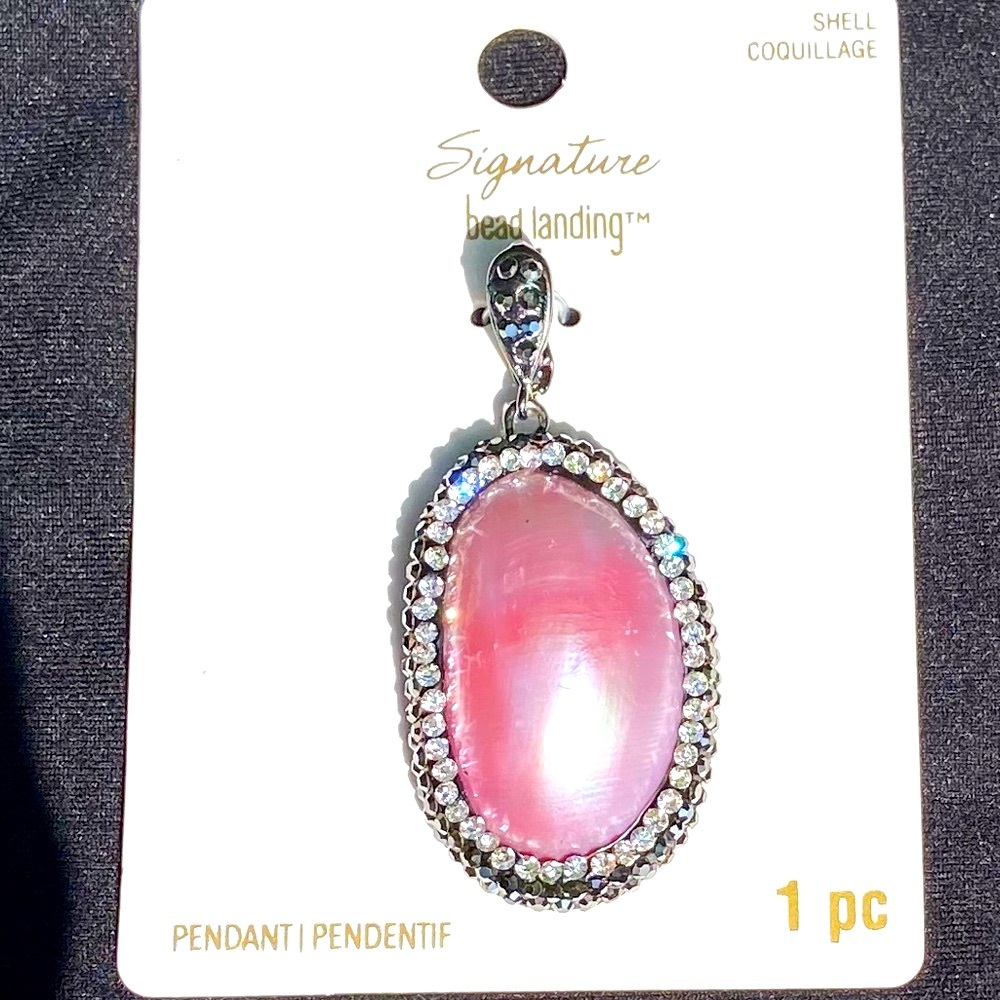 Pink shell surrounded with rhinestone pendant